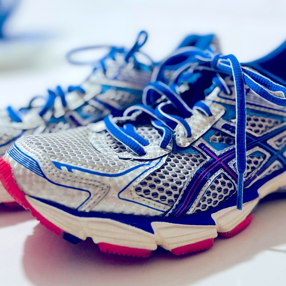 Women’s ASICS GT 1000 duo max gel shoes sz 6.5
